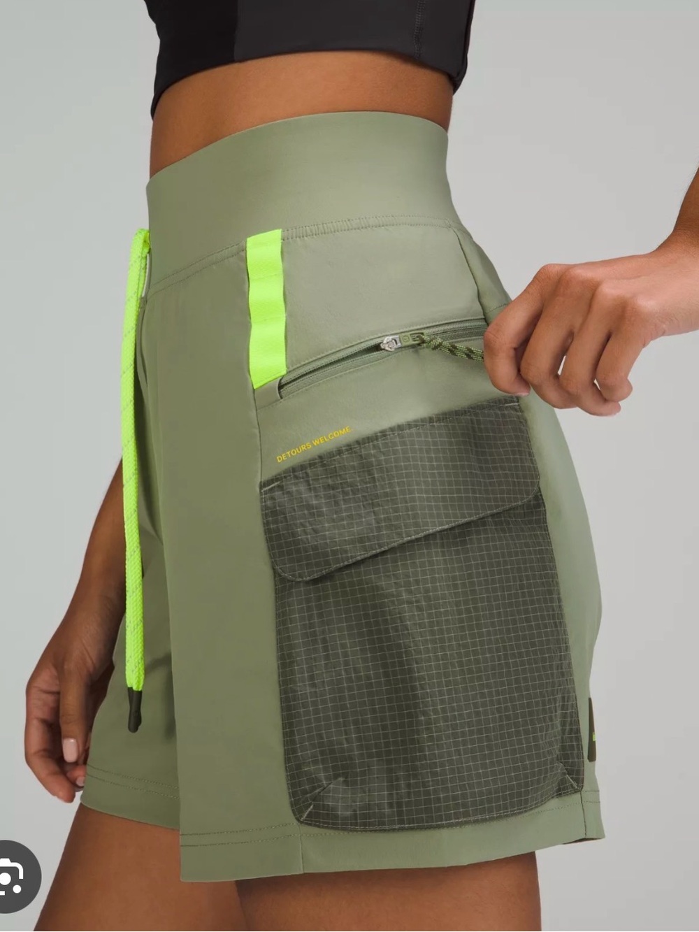 NWOT • Lululemon • Multi Pocket Cargo High Waisted Hiking Short 5 “ • Sz 4